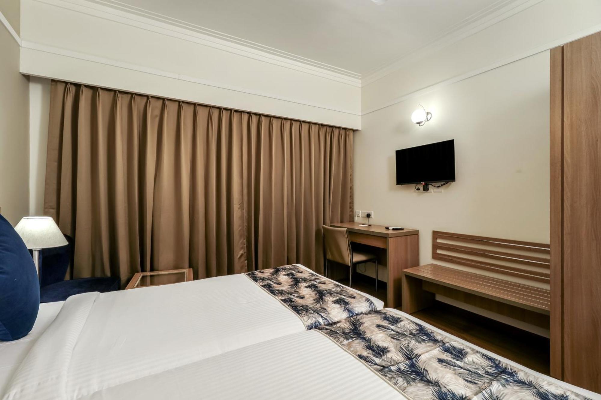 Starlit Suites Newtown Calcutta Exterior foto