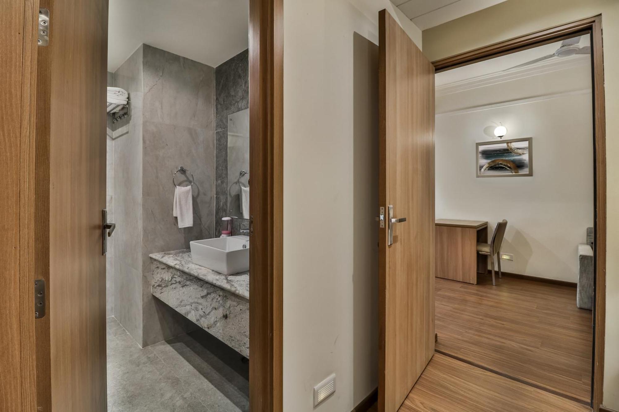Starlit Suites Newtown Calcutta Exterior foto